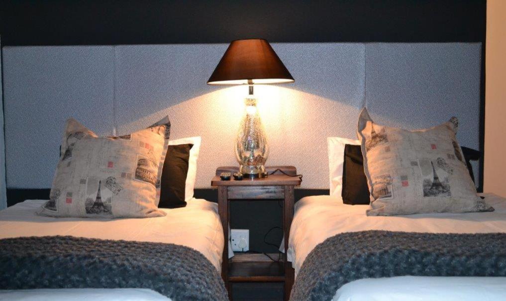 7 Cities Guesthouse Cradock Bagian luar foto